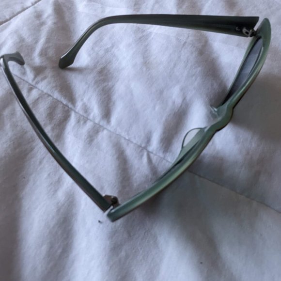 Women's Fossil Sunglasses - Olive Frame - Picture 6 of 7